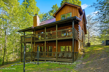 3201 Bear Country Way, Sevierville, TN 37876