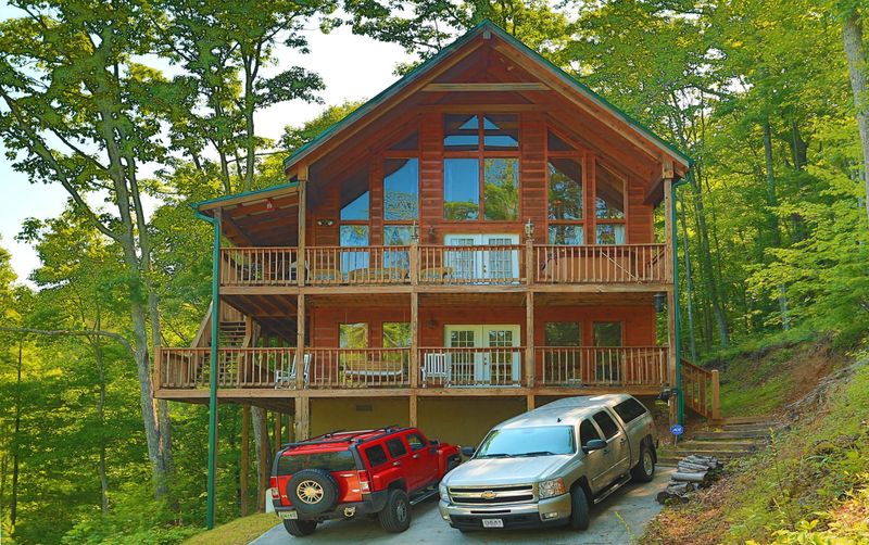 3201 Stepping Stone Dr, Sevierville, TN 37862