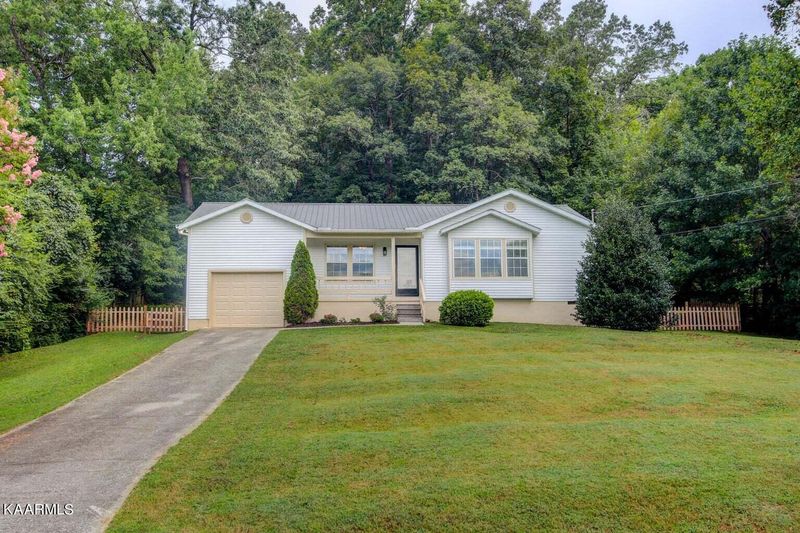 3201 Valley Forge Dr, Knoxville, TN 37920