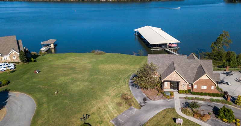3203 Lowes Landing Dr, Louisville, TN 37777