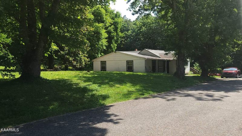 3205 Burnside St, Knoxville, TN 37921