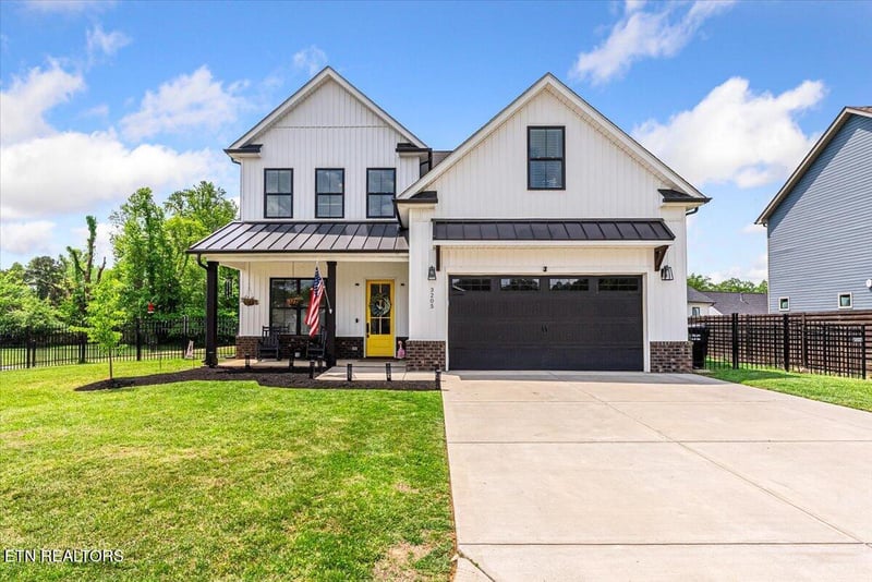 3205 Great Plains Ln, Knoxville, TN 37931