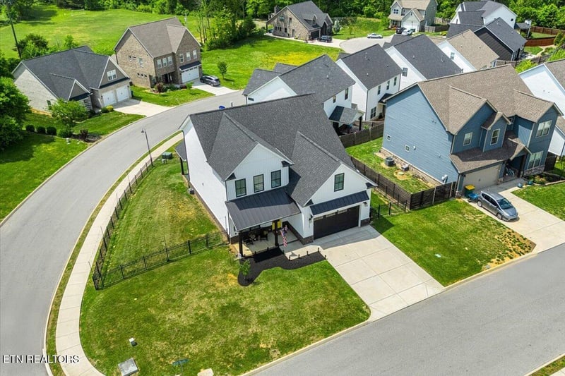 3205 Great Plains Ln, Knoxville, TN 37931