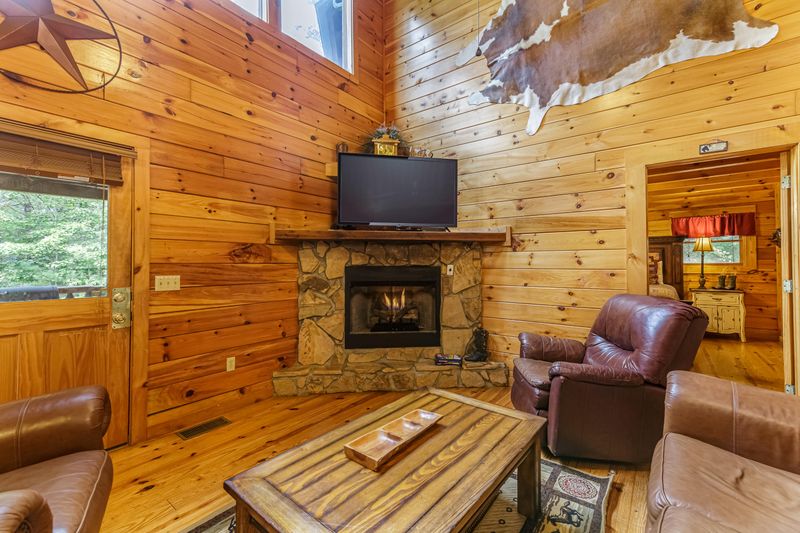 3205 Pine Way, Pigeon Forge, TN 37863