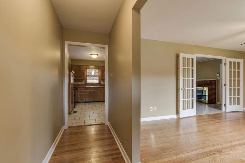 3205 Valley Forge Dr, Knoxville, TN 37920