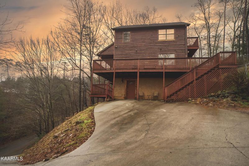 3206 Pine Way, Pigeon Forge, TN 37863