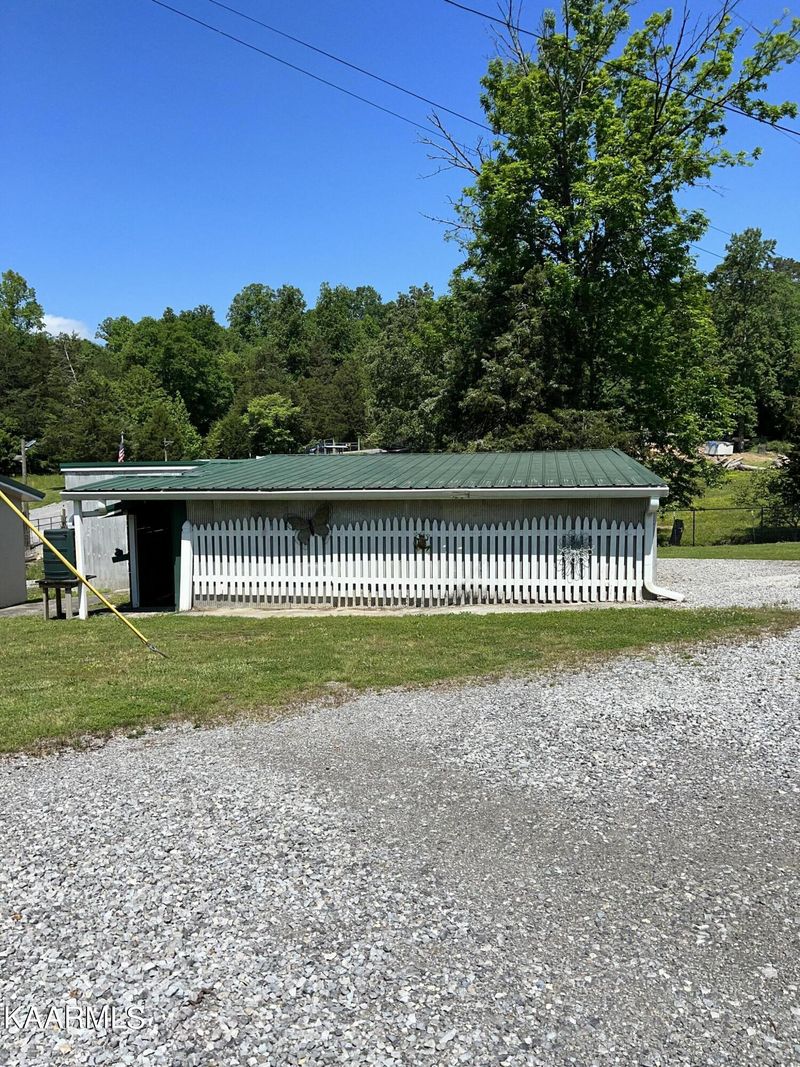 3206 W Wolf Valley Rd, Clinton, TN 37716