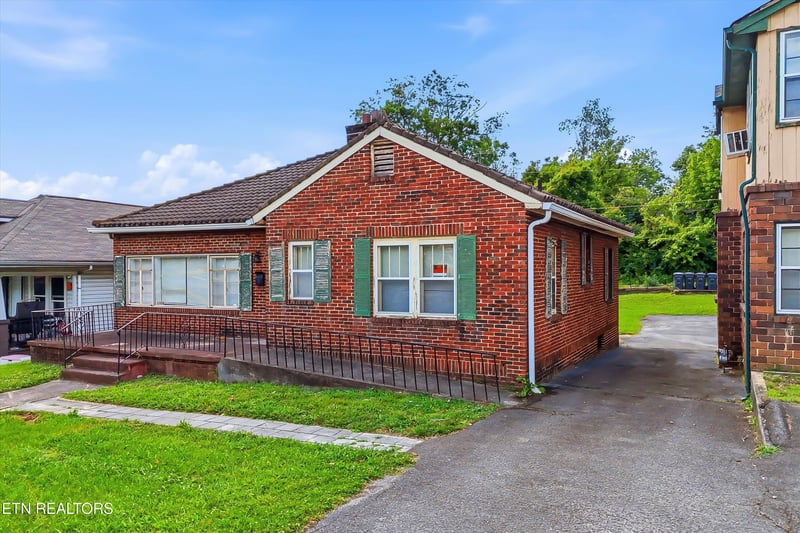 3208 E Magnolia Ave, Knoxville, TN 37914