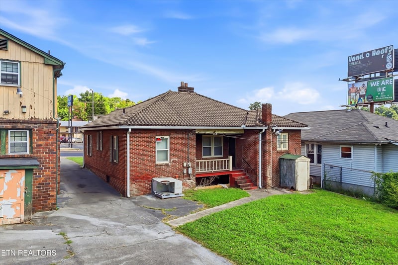 3208 E Magnolia Ave, Knoxville, TN 37914