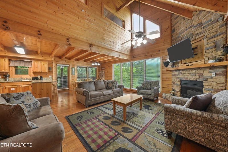 3208 White Falcon Way #814, Pigeon Forge, TN 37863