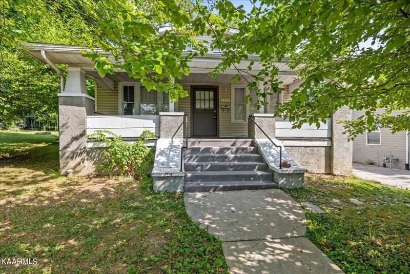 3209 E E 5th Ave, Knoxville, TN 37914