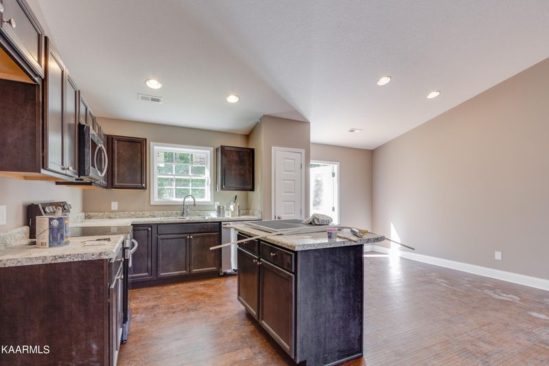 3209 Hemlock Crest Ln, Powell, TN 37849