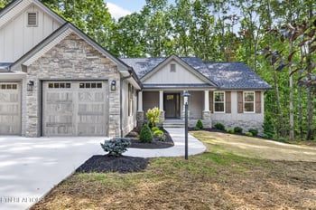 321 Beachwood Dr, Crossville, TN 38558