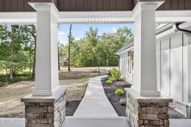 321 Beachwood Dr, Crossville, TN 38558