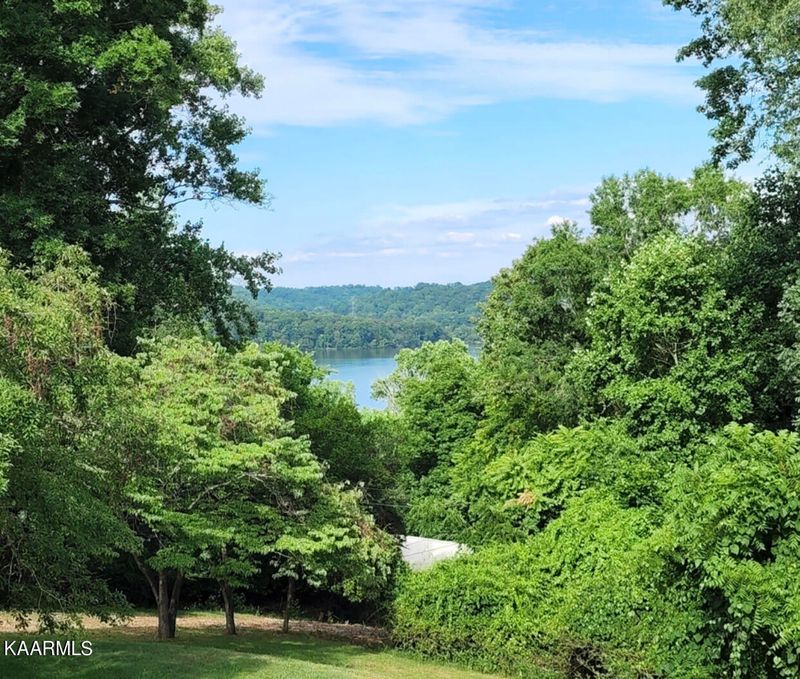 321 Davis Dr, Kingston, TN 37763
