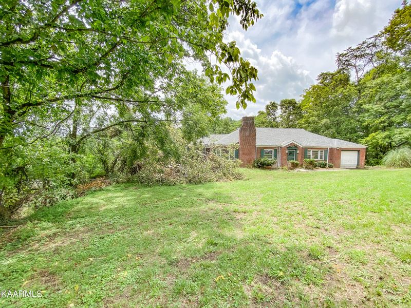 321 Goans Ave, Clinton, TN 37716