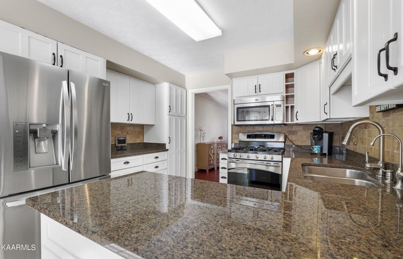 321 Long Bow Rd, Knoxville, TN 37934