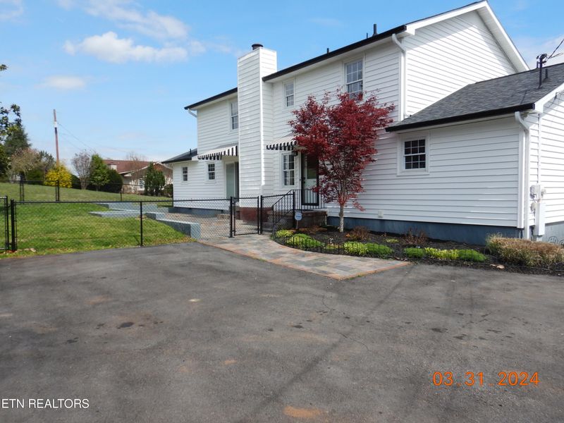 321 Mcfee Rd, Farragut, TN 37934