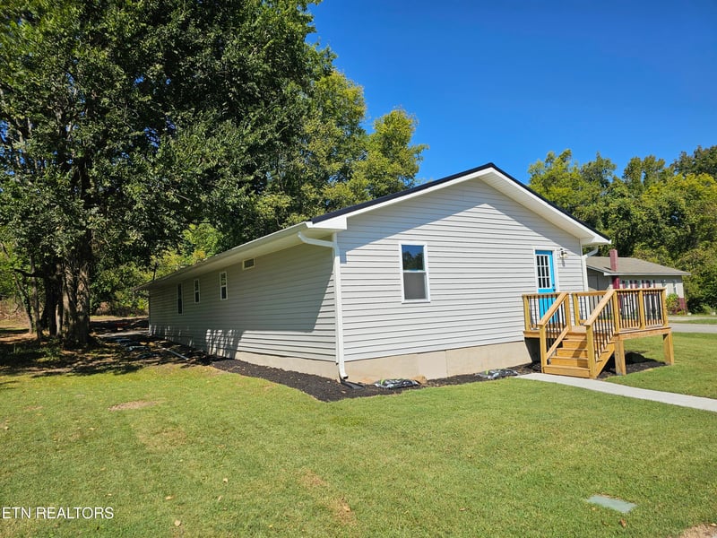 321 N Dunlap Ave, Rockwood, TN 37854