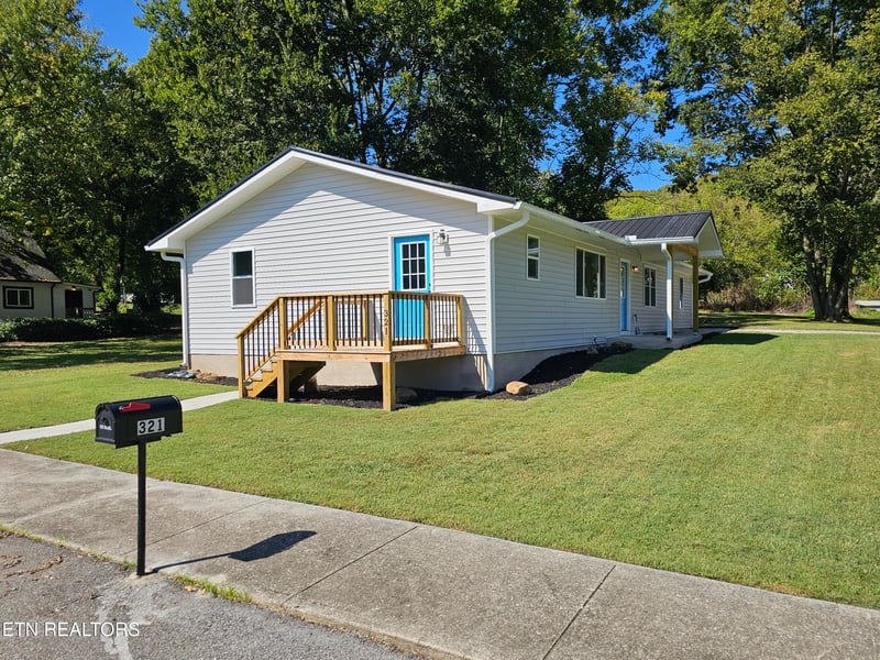 321 N Dunlap Ave, Rockwood, TN 37854