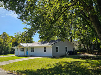 321 N Dunlap Ave, Rockwood, TN 37854