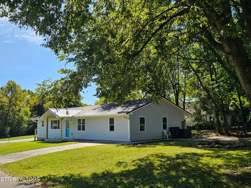 321 N Dunlap Ave, Rockwood, TN 37854