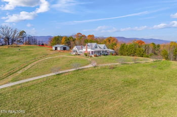 321 Peach Orchard Rd, Clinton, TN 37716