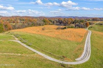 321 Peach Orchard Rd, Clinton, TN 37716