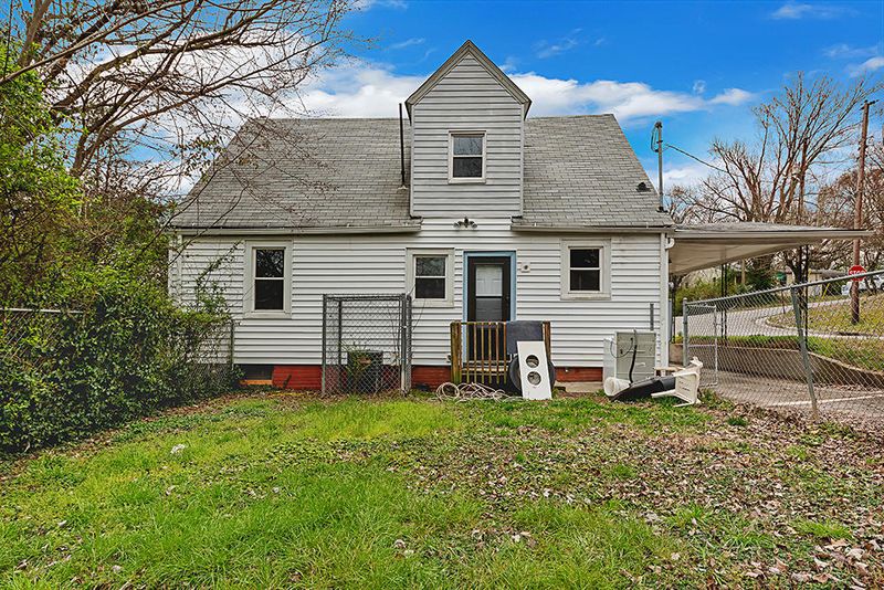 321 Surrey Rd, Knoxville, TN 37915