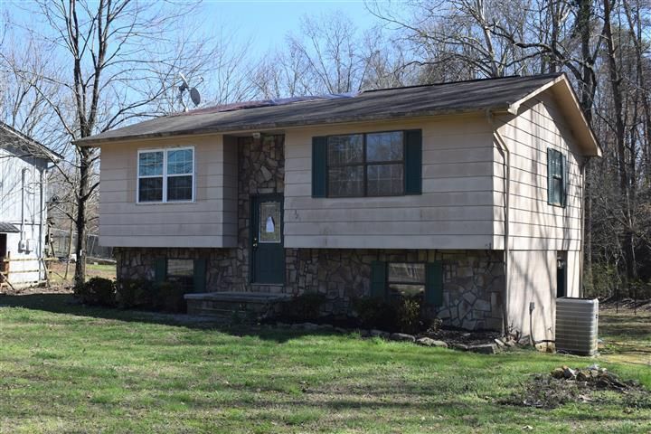 321 Thacker Ln, Etowah, TN 37331