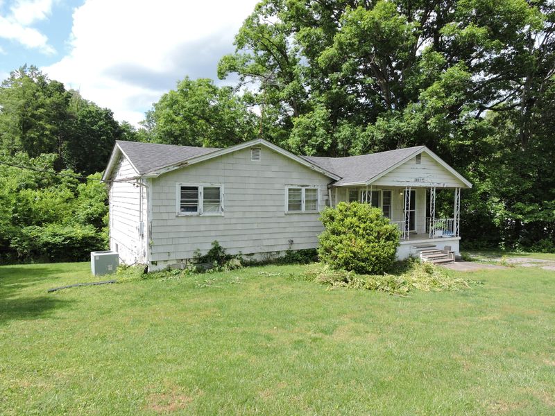321 W Copeland Dr, Powell, TN 37849