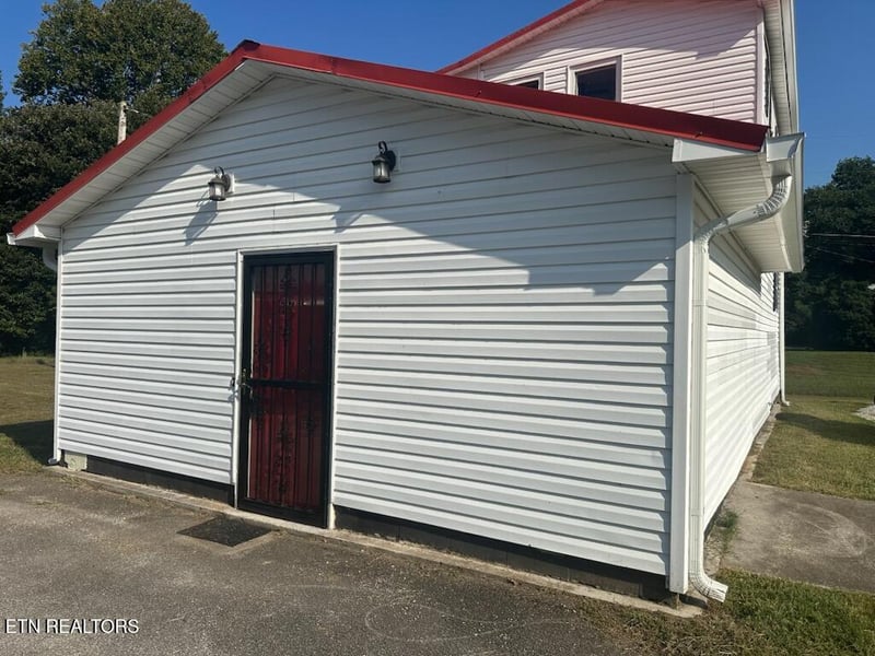 321 Willow Ln, Rocky Top, TN 37769