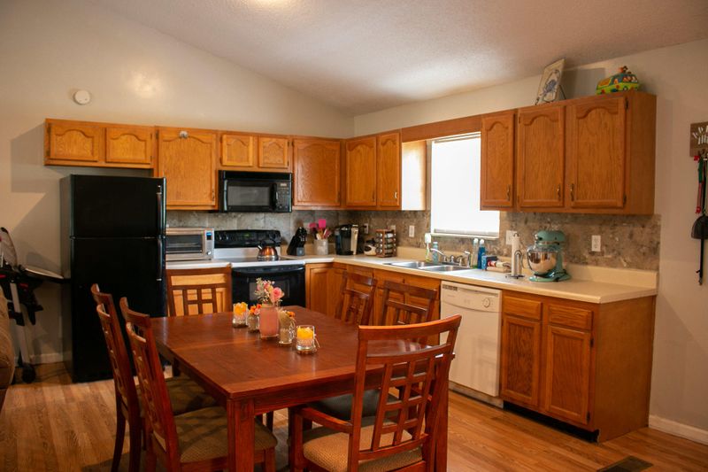 321 Yoakum Cir, Caryville, TN 37714