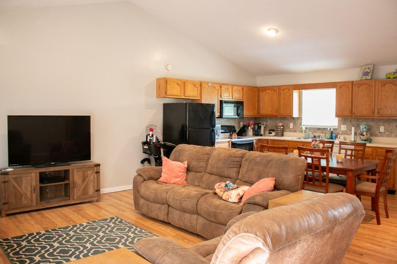 321 Yoakum Cir, Caryville, TN 37714