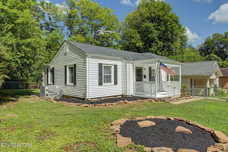 3210 Dempster St, Knoxville, TN 37917