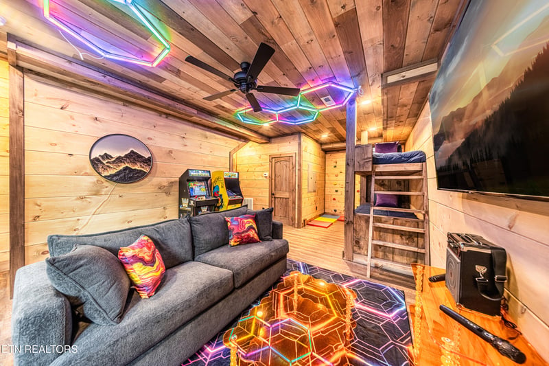 3210 Pine Way, Pigeon Forge, TN 37863