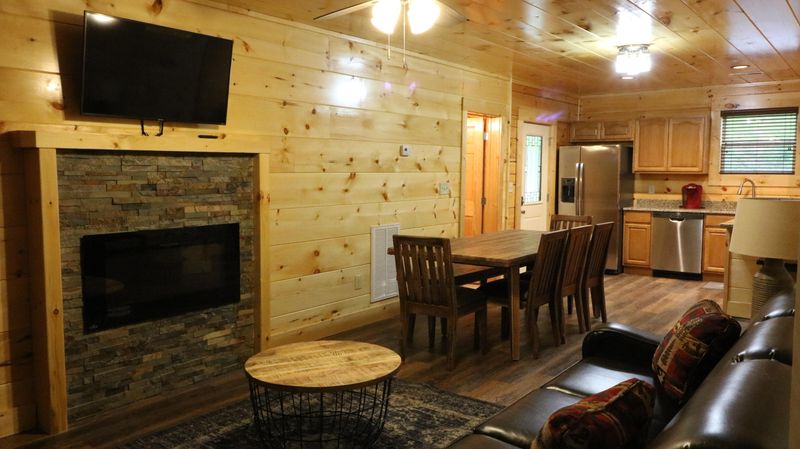 3211 Midvalley Dr, Pigeon Forge, TN 37863