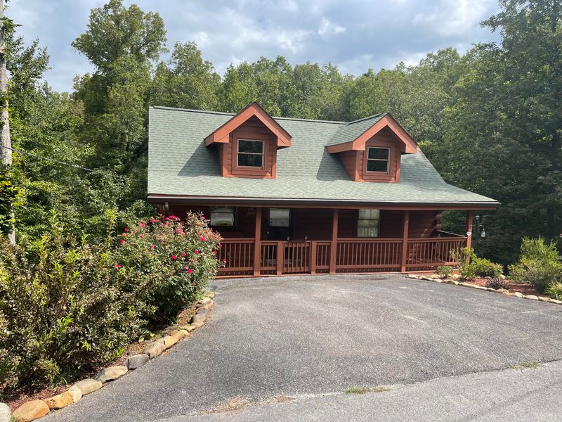 3213 Bear Country Way, Sevierville, TN 37876