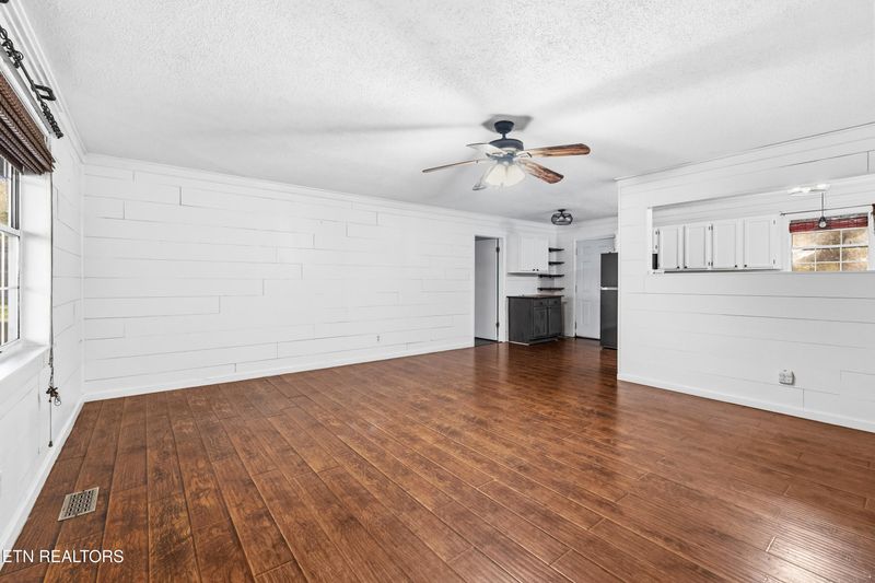 3214 Long Hollow Rd, Powell, TN 37849