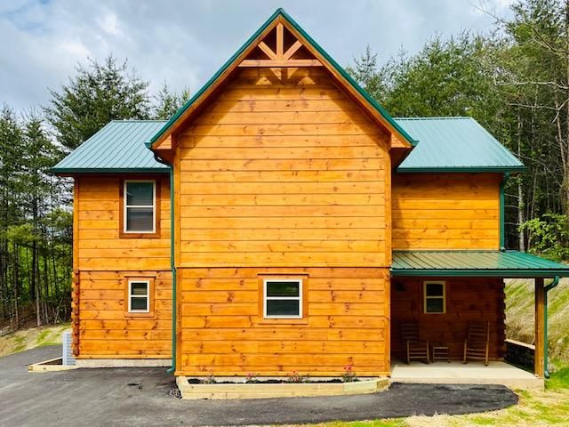 3215 Midvalley Dr, Pigeon Forge, TN 37863