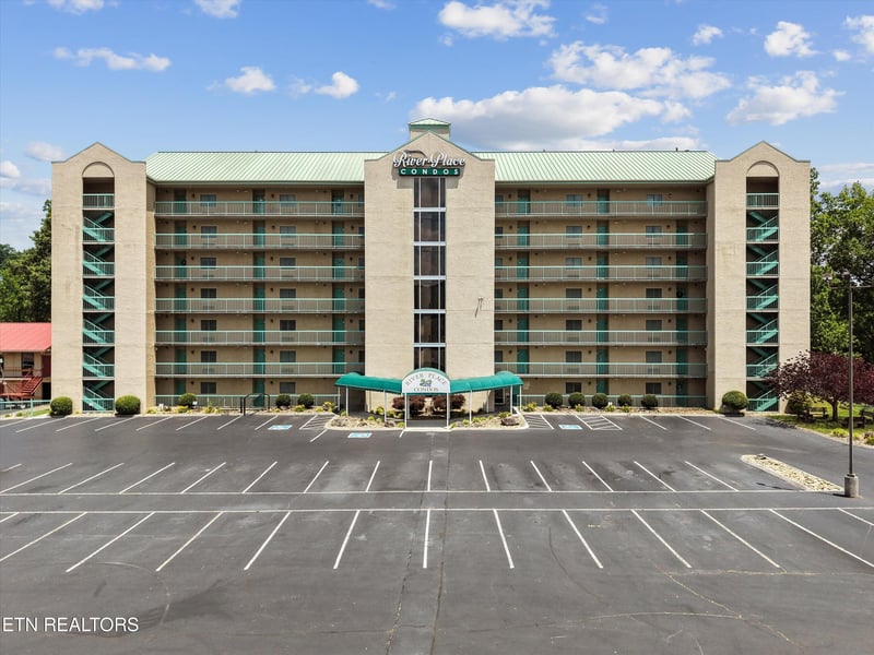 3215 N River Rd #502, Pigeon Forge, TN 37863