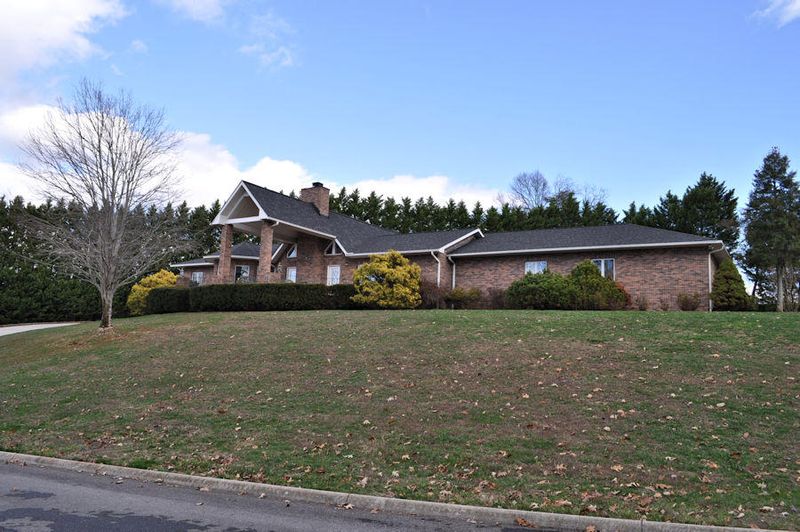 3216 Topside Dr, Kodak, TN 37764