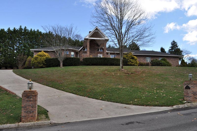3216 Topside Dr, Kodak, TN 37764