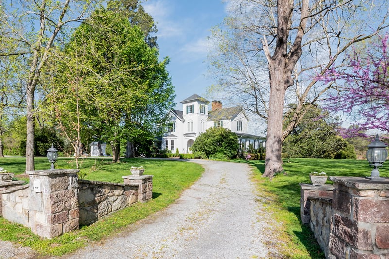 3217 Cox Rd, Louisville, TN 37777