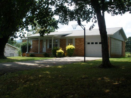 3217 Nickle Point Dr, Maryville, TN 37803