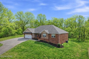3217 Sandpiper Ct, Kodak, TN 37764
