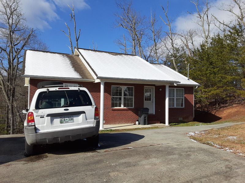 3218 Gold Dust Dr, Pigeon Forge, TN 37863