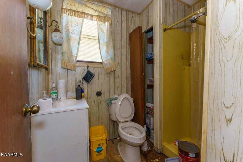 322 Byrd Ave, Harriman, TN 37748
