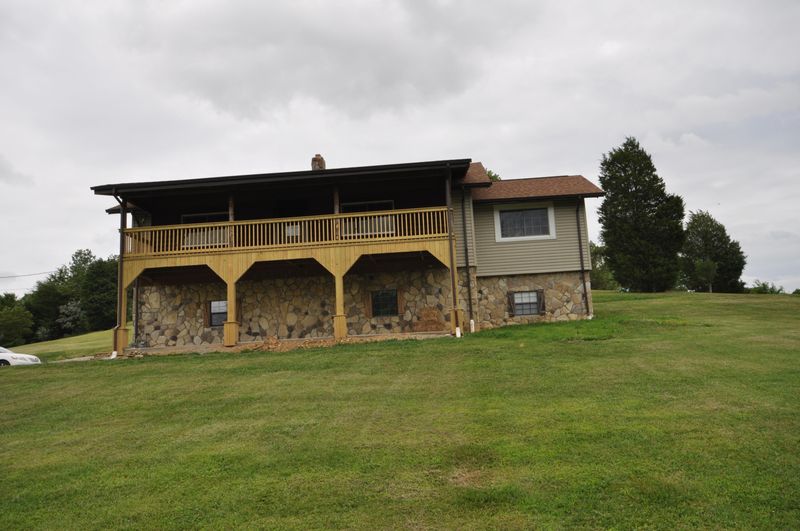 322 Meadow Creek Dr, Seymour, TN 37865