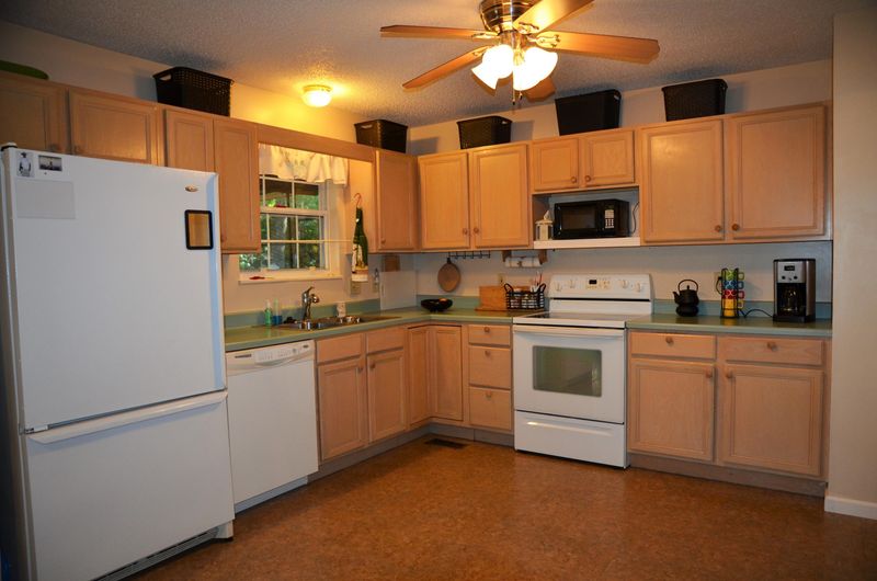 3220 Deer Lake Dr, Knoxville, TN 37912